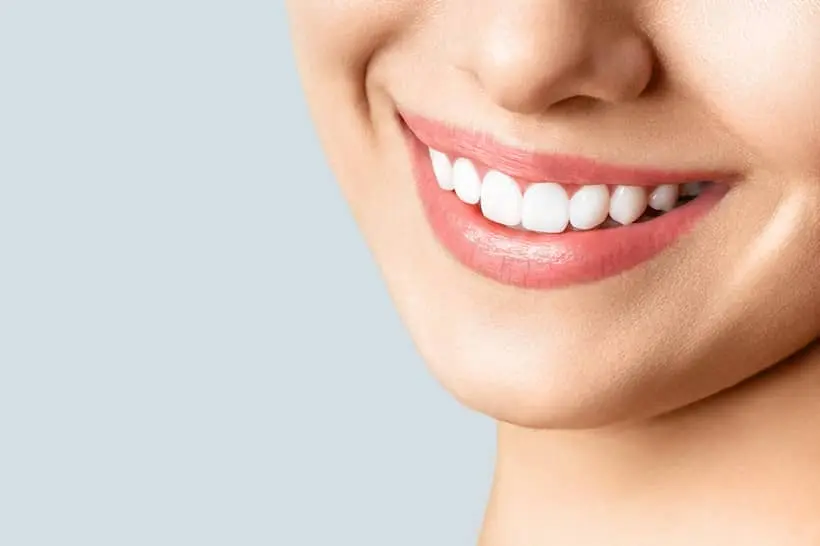 Uso de bicarbonato de sódio para clarear os dentes pode causar danos ao esmalte e aumento da sensibilidade