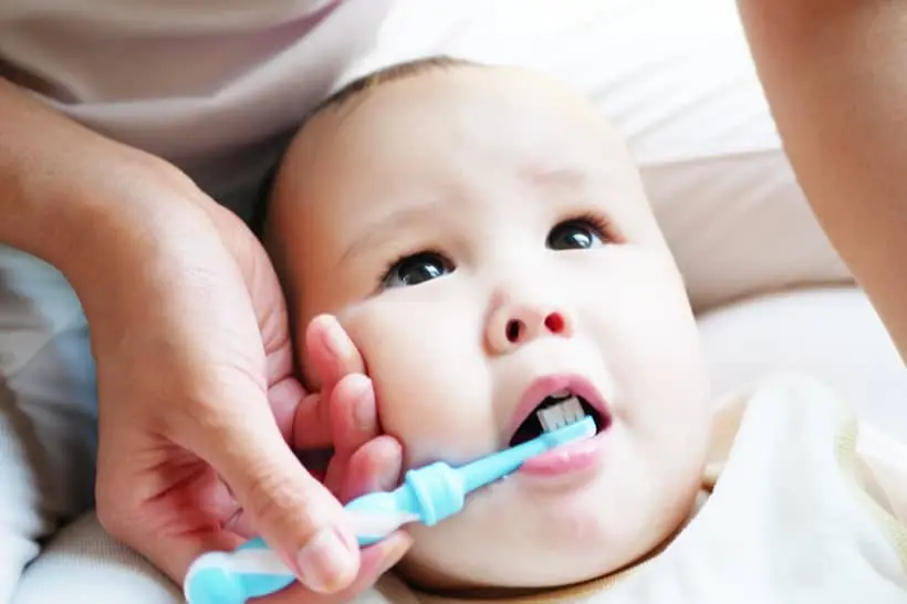 A cárie precoce em crianças pode causar problemas na saúde bucal que duram até a vida adulta. Saiba mais