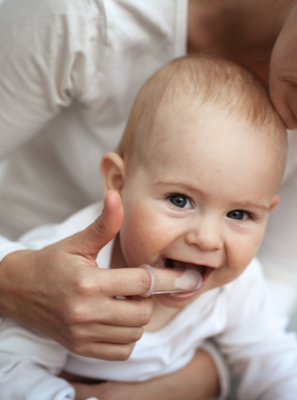 Bebê com mau hálito: o que pode ser e como tratar