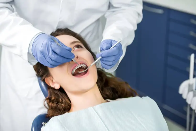Sentir a mandíbula estalando durante o tratamento ortodôntico significa algum problema na Articulação Temporomandibular (ATM) e requer o auxílio do ortodontista