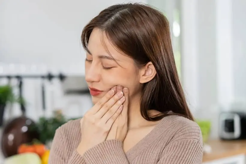 A sensibilidade nos dentes tende a ficar mais acentuada em dias muito frios