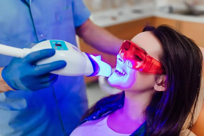 O clareamento dental a laser é sempre efetivo para quem busca um efeito de dentes brancos mais rápido