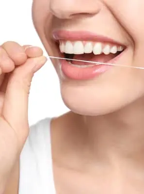 Como saber se estou passando o fio dental de maneira errada?