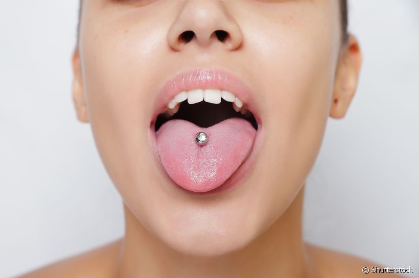 Conhecido como um acessório bem estiloso e muito usado pelos jovens de hoje em dia, o piercing oral pode causar muitas alterações na região da boca e mucosa