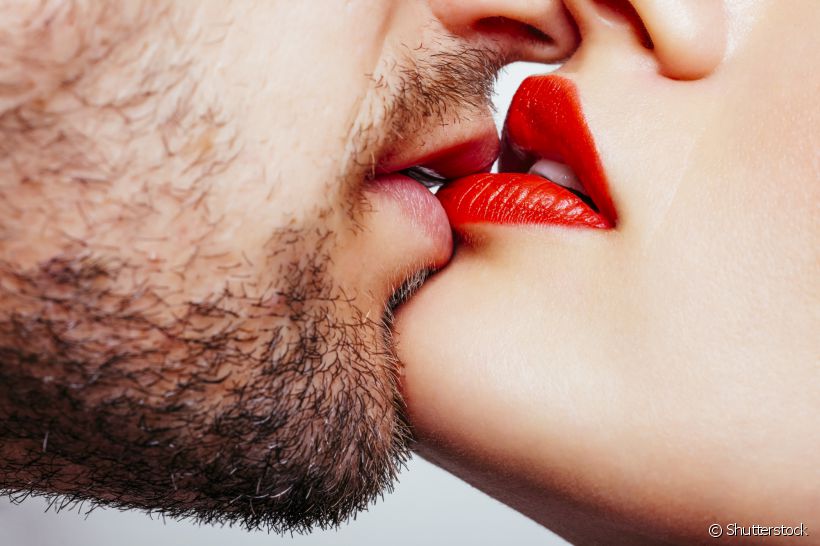 A esfoliação pode ser repetida a cada um mês e é indicada para homens e mulheres. Com esse procedimento, até aquele beijo se torna mais interessante e inesquecível