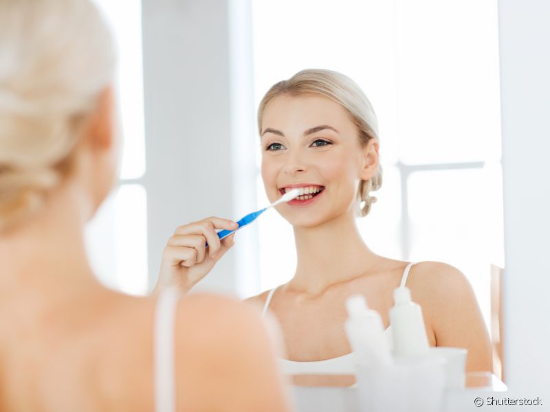 Mantenha hábitos saudáveis de higiene bucal e pessoal.