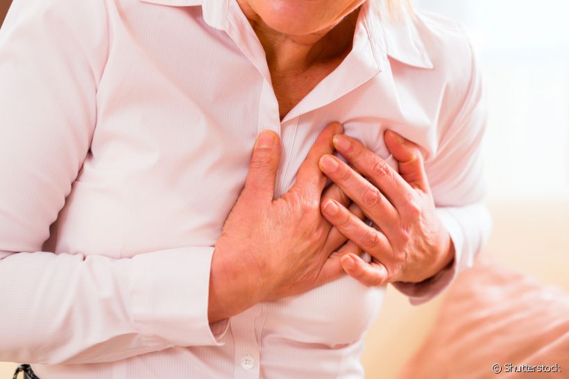 Ter a gengiva inflamada pode influenciar muito na sua saúde cardíaca. Descubra como tratar o problema e reduzir os riscos de infarto