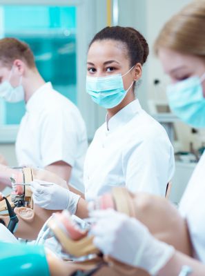 Odontologia em formação: estudantes relatam desafios e maravilhas