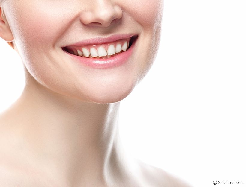 Bruxismo é o ato de ranger os dentes e pode causar muitos problemas para a saúde bucal como a sensibilidade dentária ou a disfunção temporomandibular. Mas será que este problema também pode levar ao entortamento dos dentes? O especialista responde