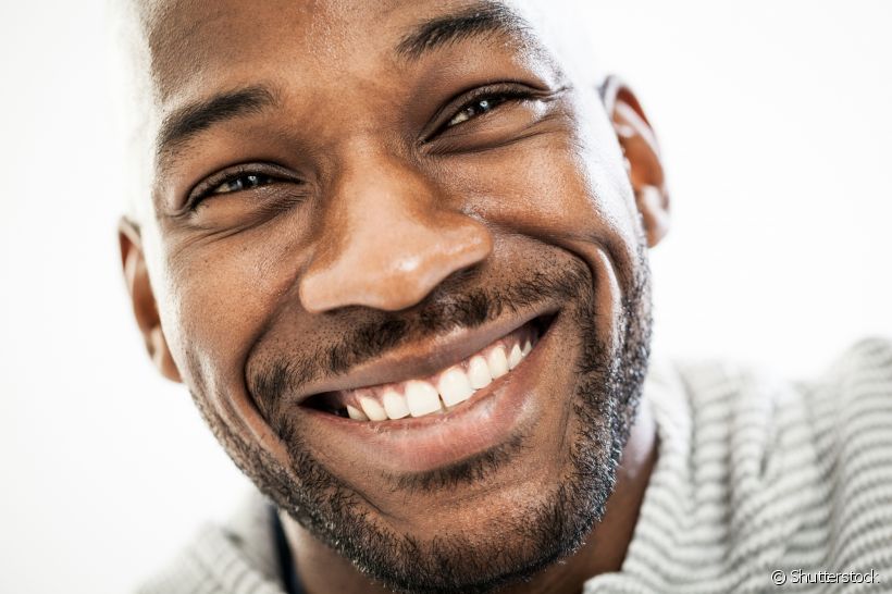 A fluorose é uma doença que surge nos dentes de muitas crianças. Mas será que ela pode acometer o sorriso dos adultos? Como é o tratamento deste problema na maioridade? A dentista Heloísa Crisóstomo explica