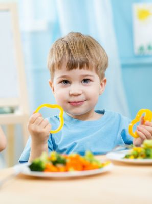 Como a alimentação pode influenciar na saúde bucal do seu filho