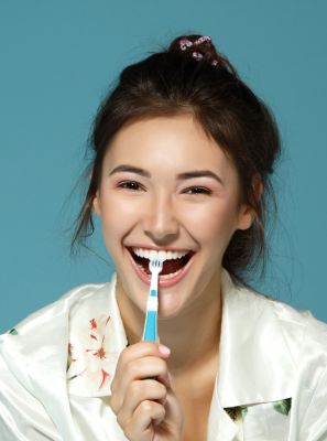 Qual é a escova de dente mais recomendada pelos dentistas?
