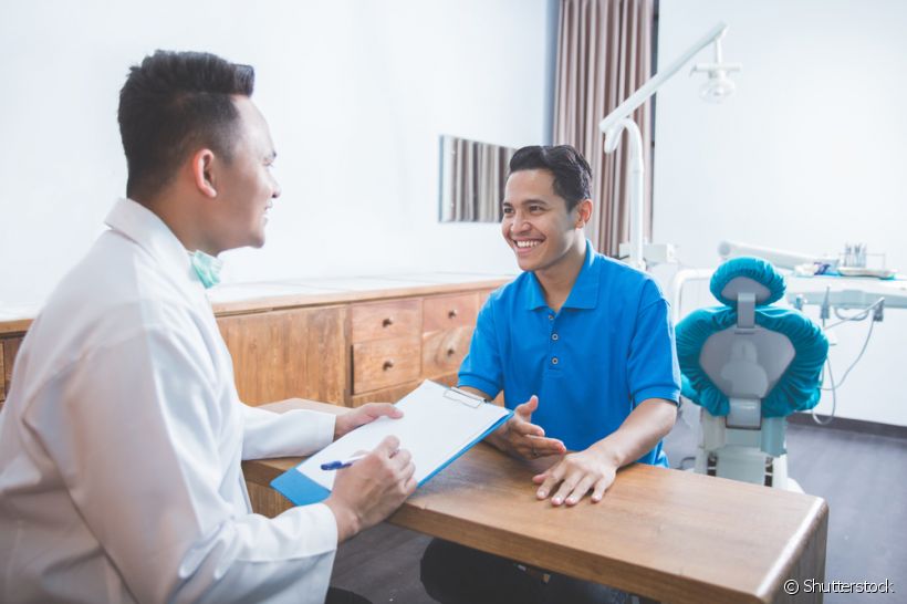 Bater um bom papo com o seu dentista pode ajudar e muito no tratamento odontológico. Conheça mais sobre o procedimento de anamnese e como ele costuma ser feito