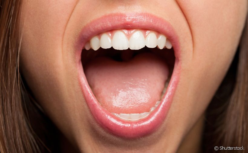 Essa pequena abertura na arcada dentária é um problema muito comum no sorriso de crianças. Mas será que os adultos também podem apresentar mordida aberta? Entenda com a ortodontista Silvia Reis