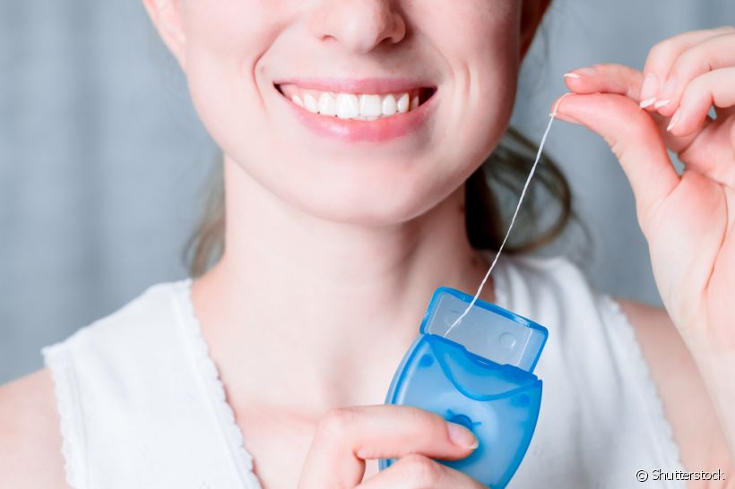 O fio dental é um item muito importante na higiene, mas será que devo pedir ajuda ao dentista para saber usá-lo?