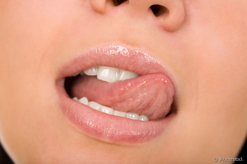 Se você sente mal-estar ou até uma leve ânsia de vômito ao escovar a língua, precisa se informar mais sobre o assunto