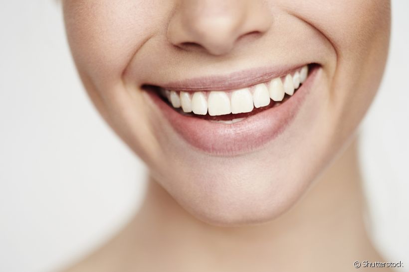 Muito se fala sobre implante dentário, mas será que essa pecinha de titânio pode ser rejeitada pelo paciente? A dentista Camila Sodré explica