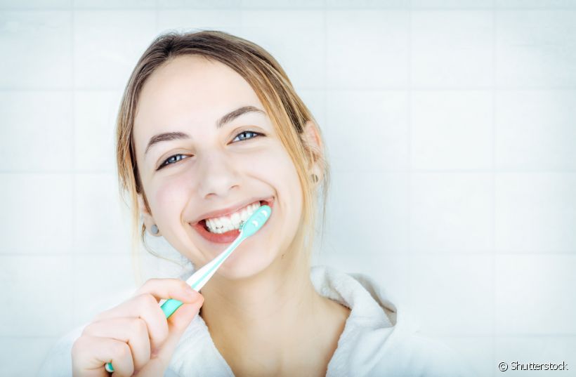Higiene bucal além dentes: dentistas explicam se há necessidade de fazer a higiene do palato, conhecido como o céu da boca 