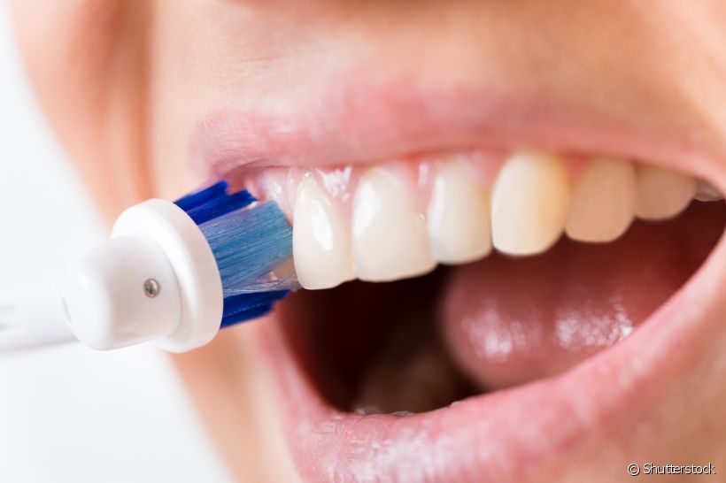Você sabia que a escova de dente elétrica pode facilitar a sua higiene bucal? Saiba as vantagens dessa ferramenta e como incluí-la na sua rotina!