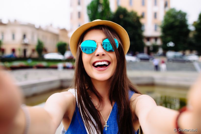 Cada vez mais as famosas selfies fazem sucesso nas redes sociais... E junto com elas aumenta também a preocupação com o sorriso!