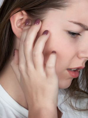 Dor de ouvido pode ser causada por problemas nos dentes?