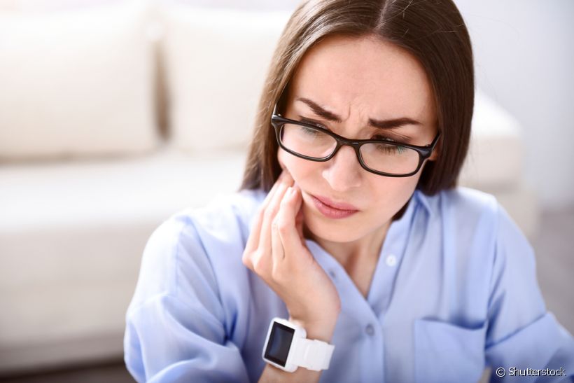 Pacientes que sofrem com mordida cruzada, muitas das vezes, não sabem. A dor de dente pode estar relacionada. Saiba mais sobre esse incômodo pelas explicações da profissional
