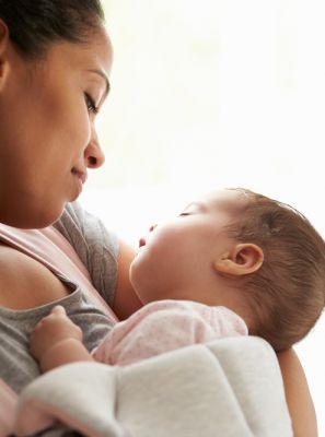 Saiba o que é estomatite em bebê e como tratar a lesão aftosa