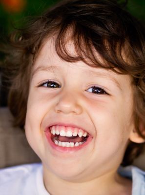Erosão no dente de leite é uma preocupação na saúde bucal infantil