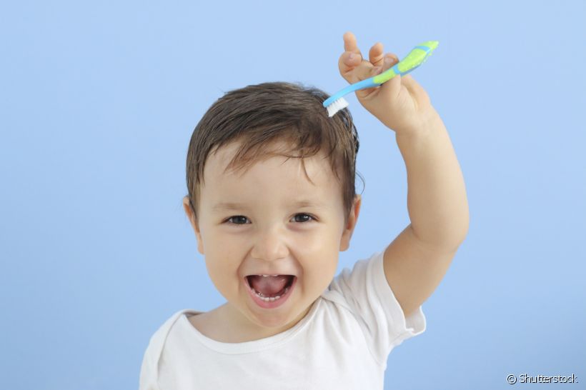 O aparecimento dos dentes de leite são um grande marco na vida do pequeno. Mas, é preciso escová-los? Veja os cuidados necessários indicados pela especialista