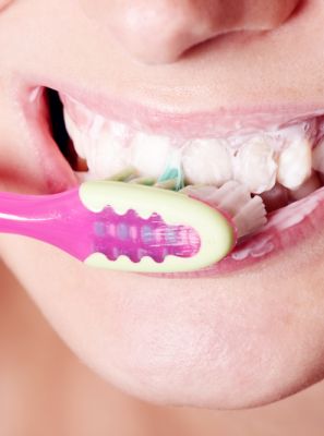 Escovar os dentes todo dia é o suficiente para evitar cáries?