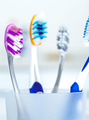 Veja a importância de trocar a escova de dente após ficar doente