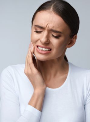 A sensibilidade nos dentes se agrava em dias mais frios? Veja o que dizem especialistas