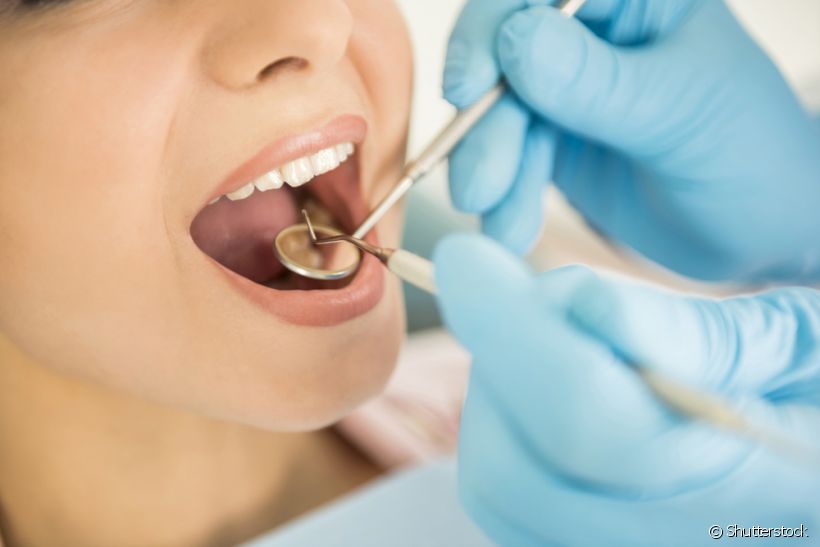 Muitas vezes, simples hábitos do nosso dia a dia podem acabar prejudicando de forma severa a saúde bucal, principalmente quando o paciente acaba de passar por uma cirurgia de extração de dentes. Veja o que não fazer neste momento 
