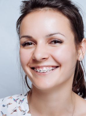 A ortodontia pode ajudar pacientes com coroas ou pontes fixas