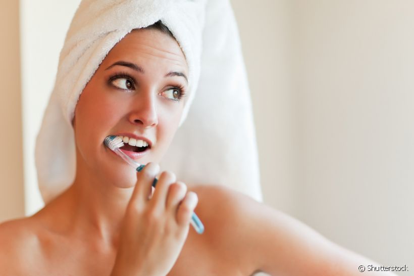 Fazer uma boa higiene bucal diária é importante. Será que uma escova com cerdas finas consegue dar conta do recado? Descubra