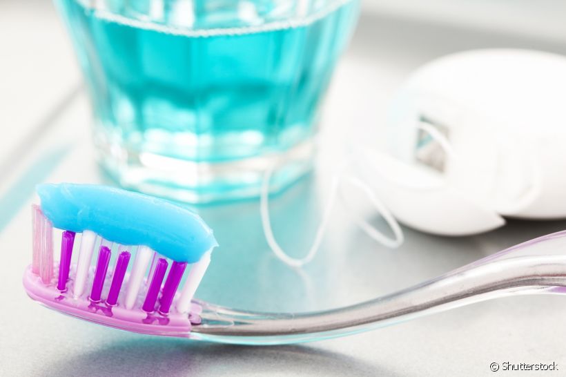 Escova de dentes, creme dental, fio e enxaguante bucal são itens essenciais para a higiene bucal perfeita. Saiba como usá-los da forma correta e cuidar bem do seu sorriso! 