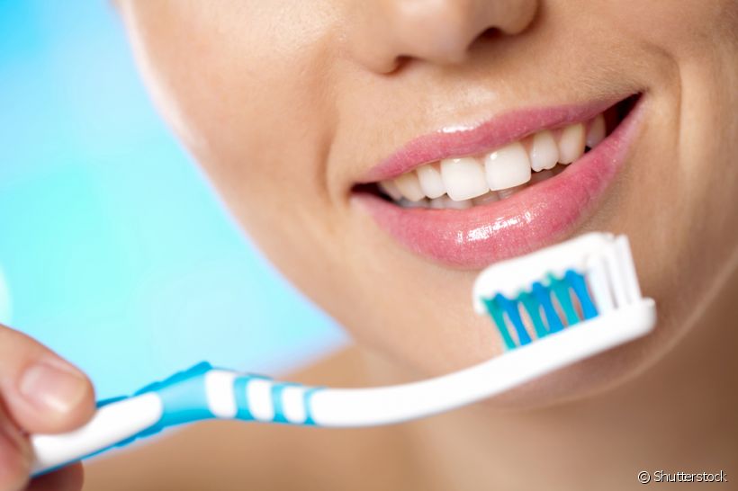 Um dos cuidados principais que se deve ter com a prótese dentária é em relação a sua limpeza. Saiba como ela deve ser feita!