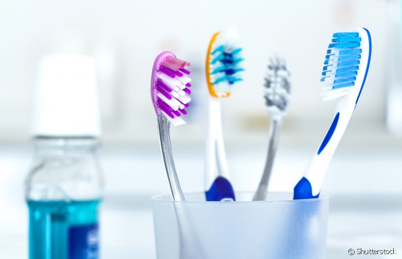 As escovas de dente têm diferentes funções, mas cada uma tem um modelo específico que se adequa melhor à demanda do paciente!
