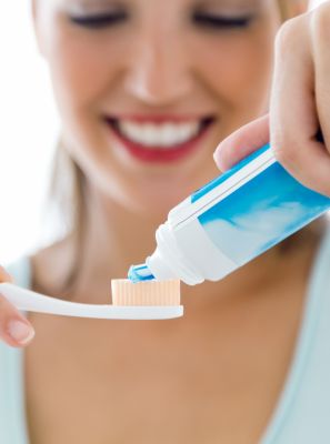 O creme dental certo pode ajudar as suas gengivas. Previna-se da gengivite com os itens indicados