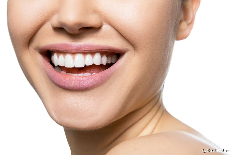Responsáveis por umidificar os tecidos da cavidade oral, as salivas exercem funções muito importantes! Você sabia que ela pode ser dividida em duas?