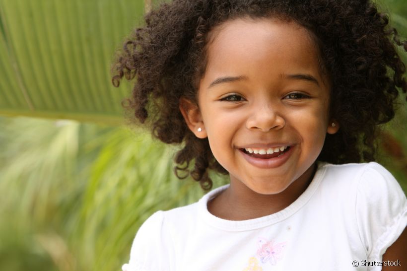 Crianças podem usar enxaguante bucal? Uma odontopediatra explica por que os pequenos menores de 7 anos não precisam do produto