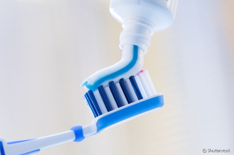 Você desinfeta sua escova de dente? Veja a importância de fazer essa limpeza, com as recomendações de uma profissional