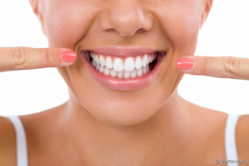 Segundo o especialista, dor de dente durante o uso da moldeira com gel clareador são normais. Mas, você sabe por que elas causam esse incômodo?