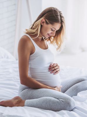 Placa bacteriana pode aumentar durante a gravidez. Saiba como evitar!