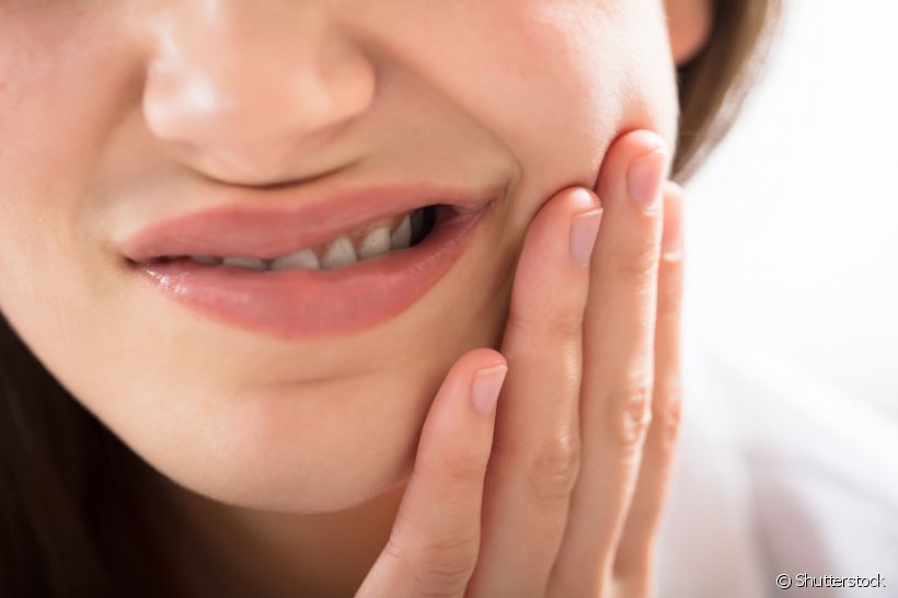 Após a restauração é comum o paciente sentir desconforto quanto a sensibilidade nos dentes. Se a dor persistir por mais de duas semanas volte ao dentista para avaliar!