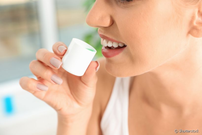 Você sabe escolher o melhor enxaguante bucal para sua saúde e a forma certa de usá-lo? Veja as dicas e o passo a passo