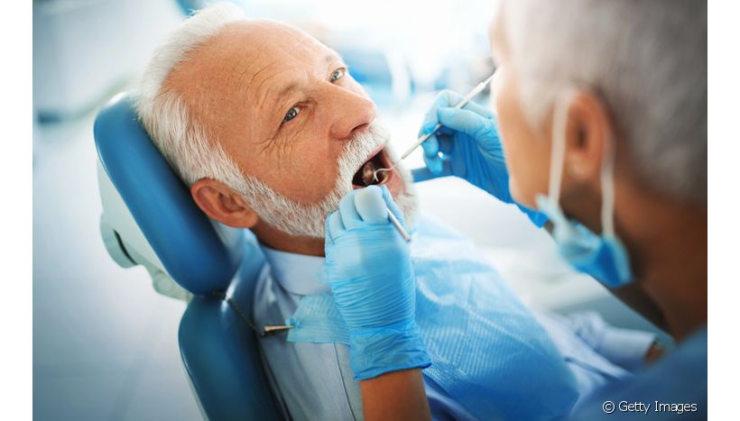 Está pensando em colocar algum tipo de implante dentário e não sabe se pode? Confira o que diz o especialista!