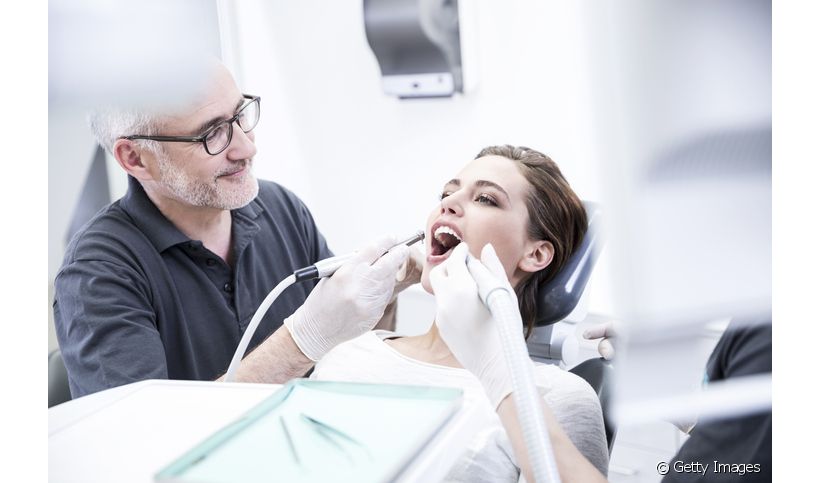 Dente fissurado: veja por que acontece, seus riscos e como o dentistas podem reverter esse quadro