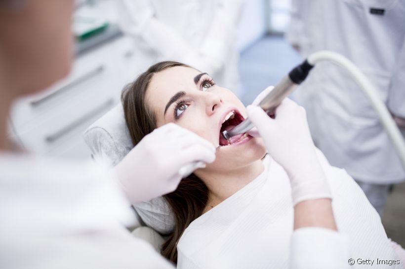Os dentes do siso nem sempre tem espaço para permanecer em nossa boca e às vezes precisam ser extraídos. Confira 4 coisas que você precisa saber sobre a retirada dos sisos!