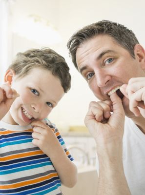 A importância do fio dental no kit de higiene bucal da criança